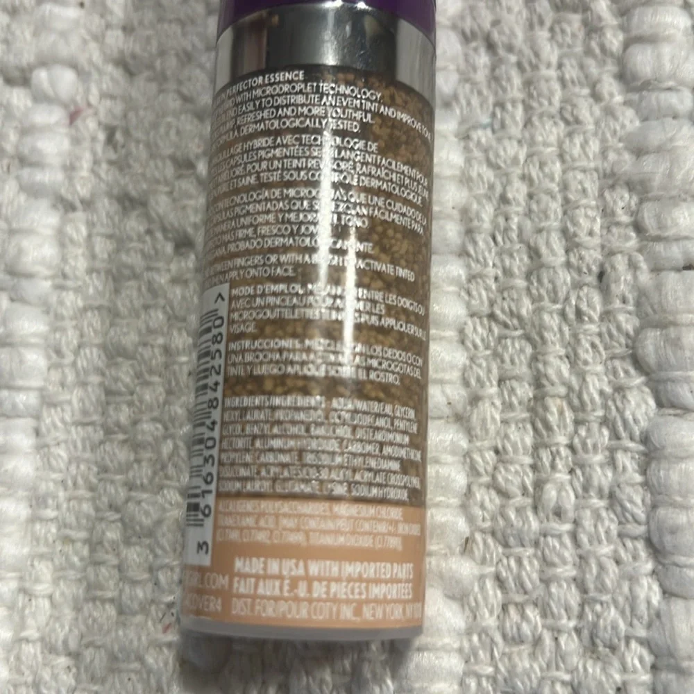 COVERGIRL Simply Ageless Essence 40 Medium Shade 30mL